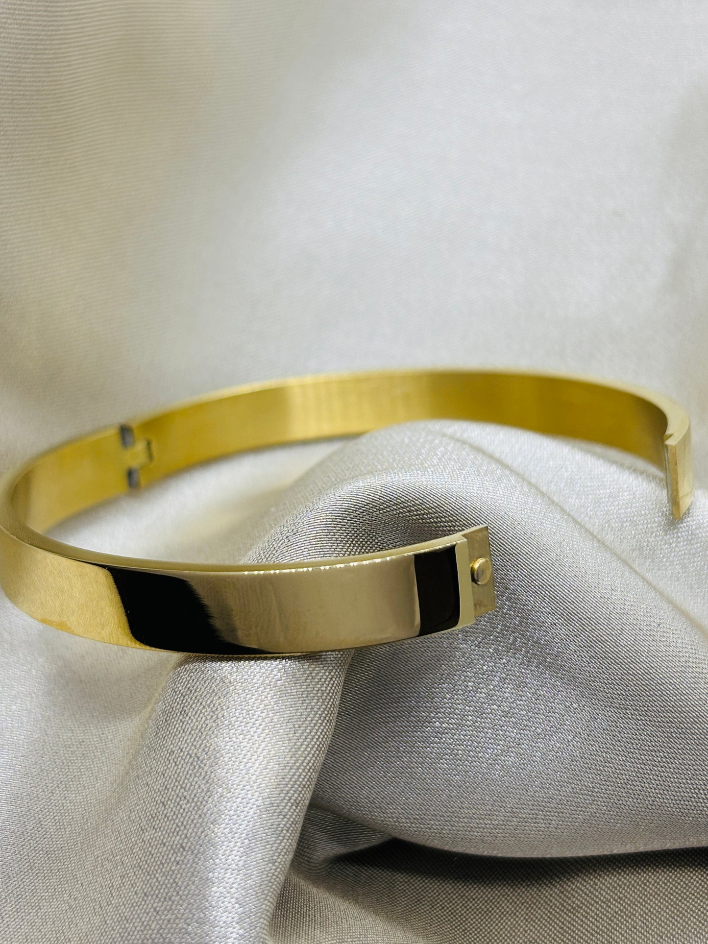 Plain Gold Bracelet