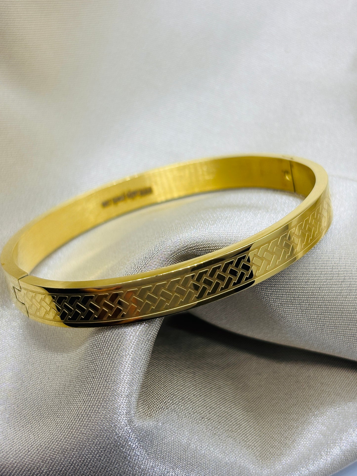 Eternal Knot Gold Bracelet