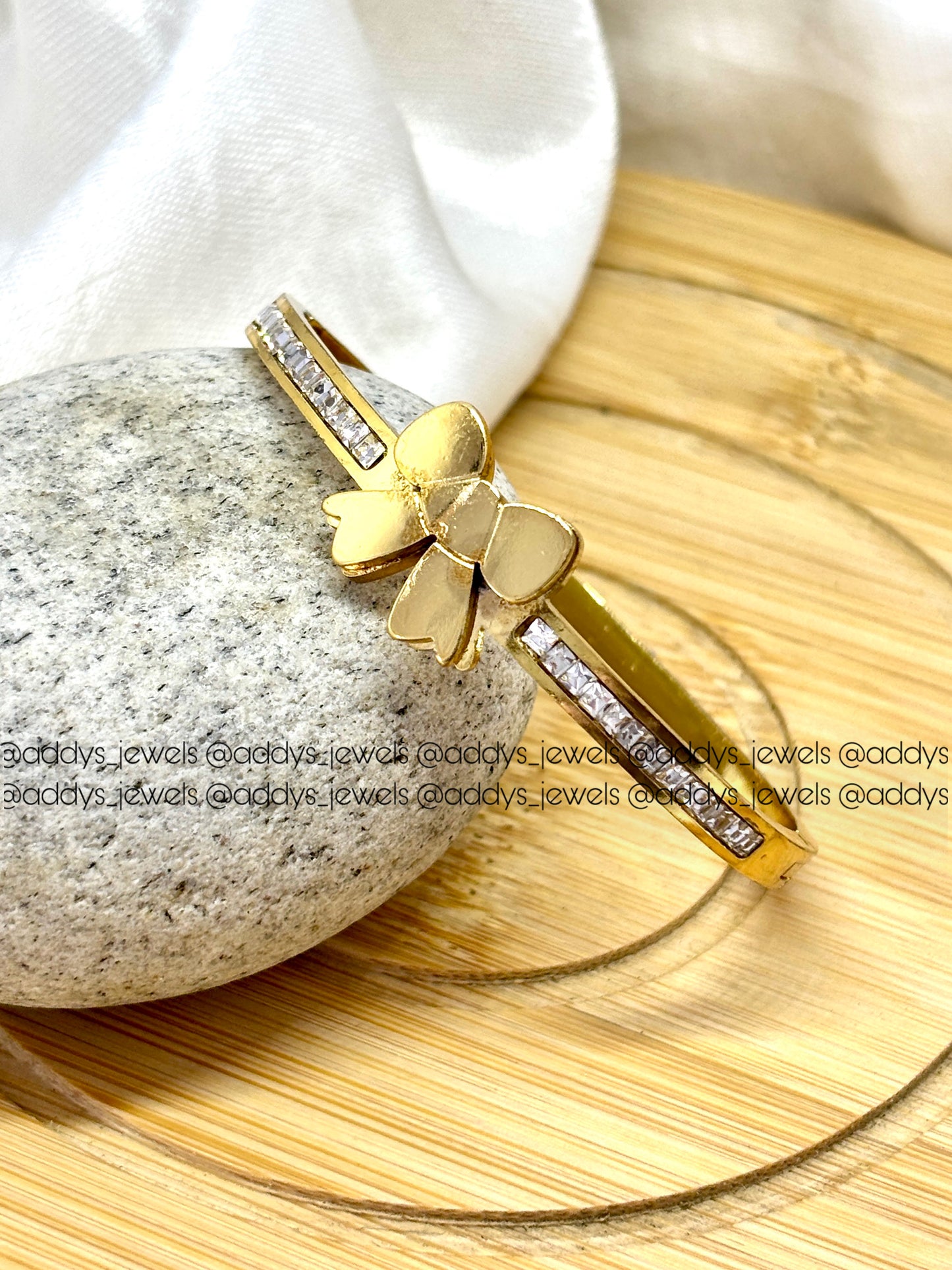 Eternal Bow Bracelet