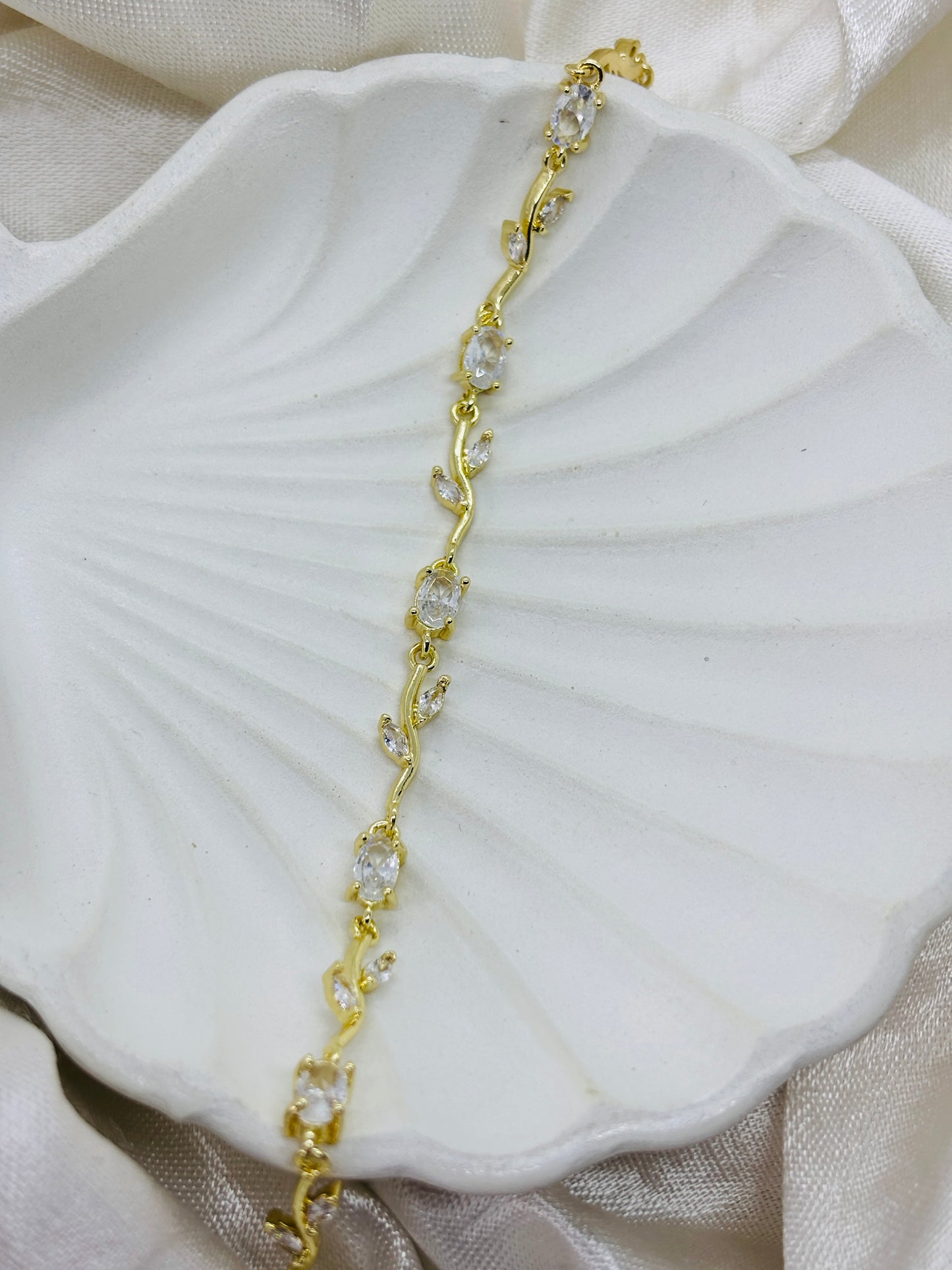 Snow Tulip Bracelet (BABY SIZE)