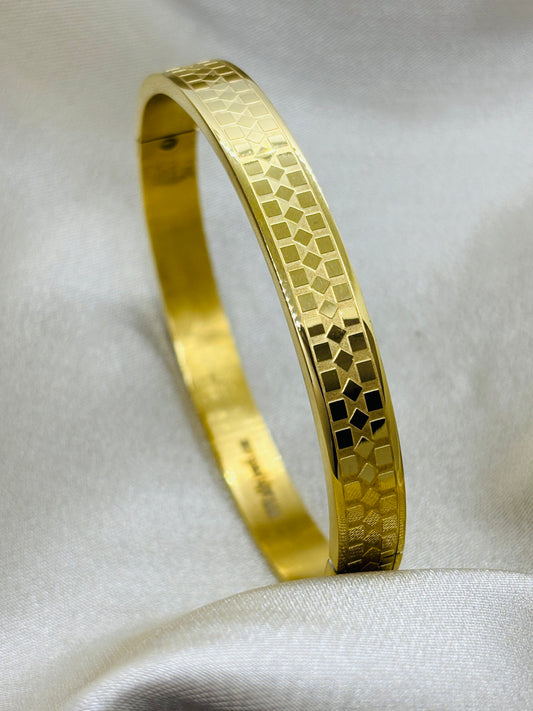 Chic Patterned Bracelet