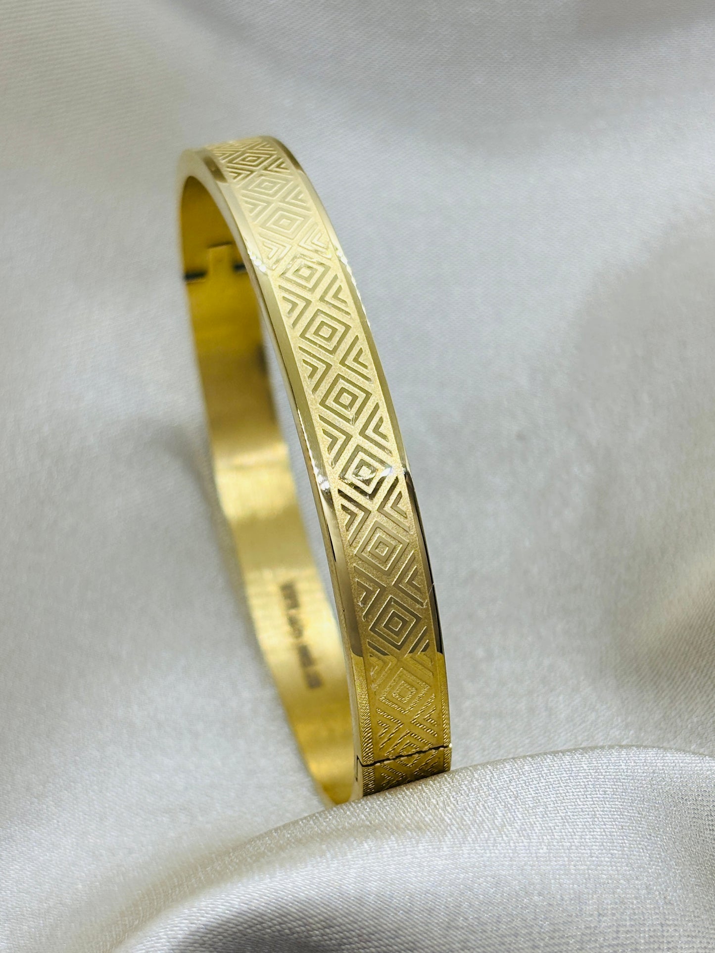 Timeless Texture Gold Bracelet