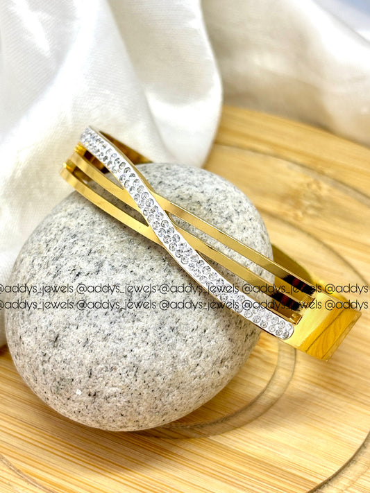 Golden Crest Bracelet