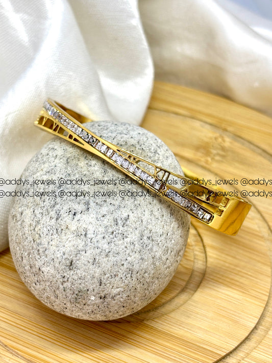 Queen’s Emblem Bracelet