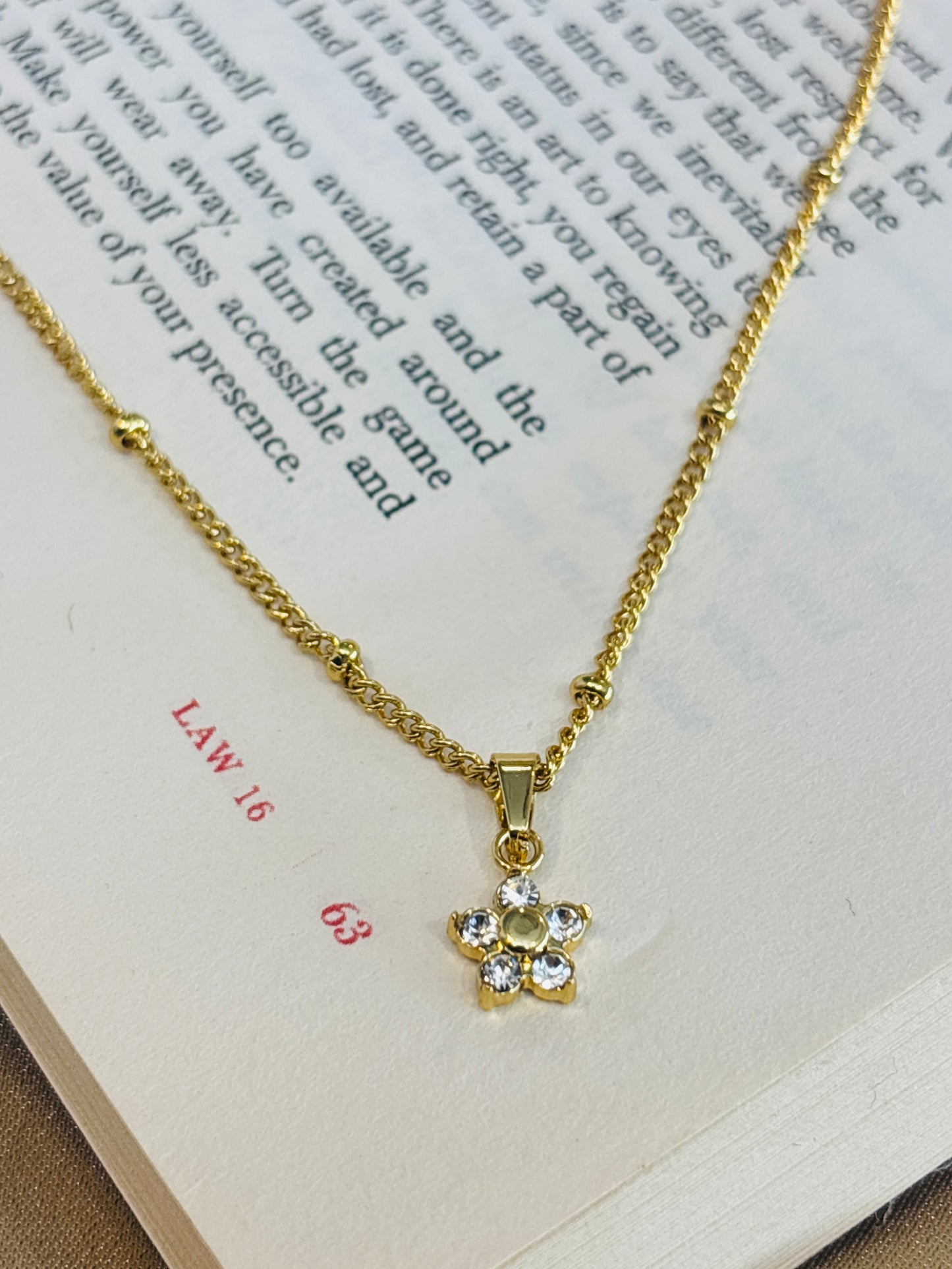 Floral Shine Necklace