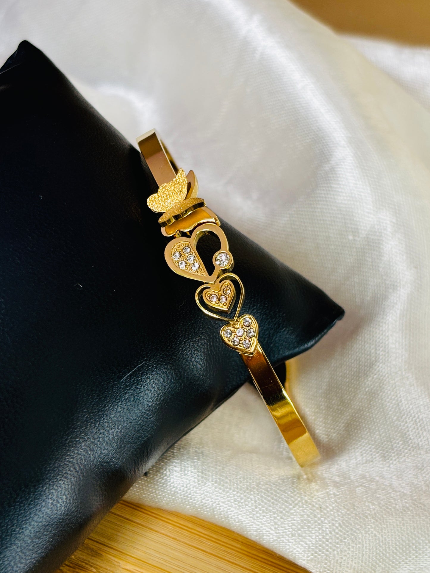 Butterfly Kiss – Heart Charm Bracelet