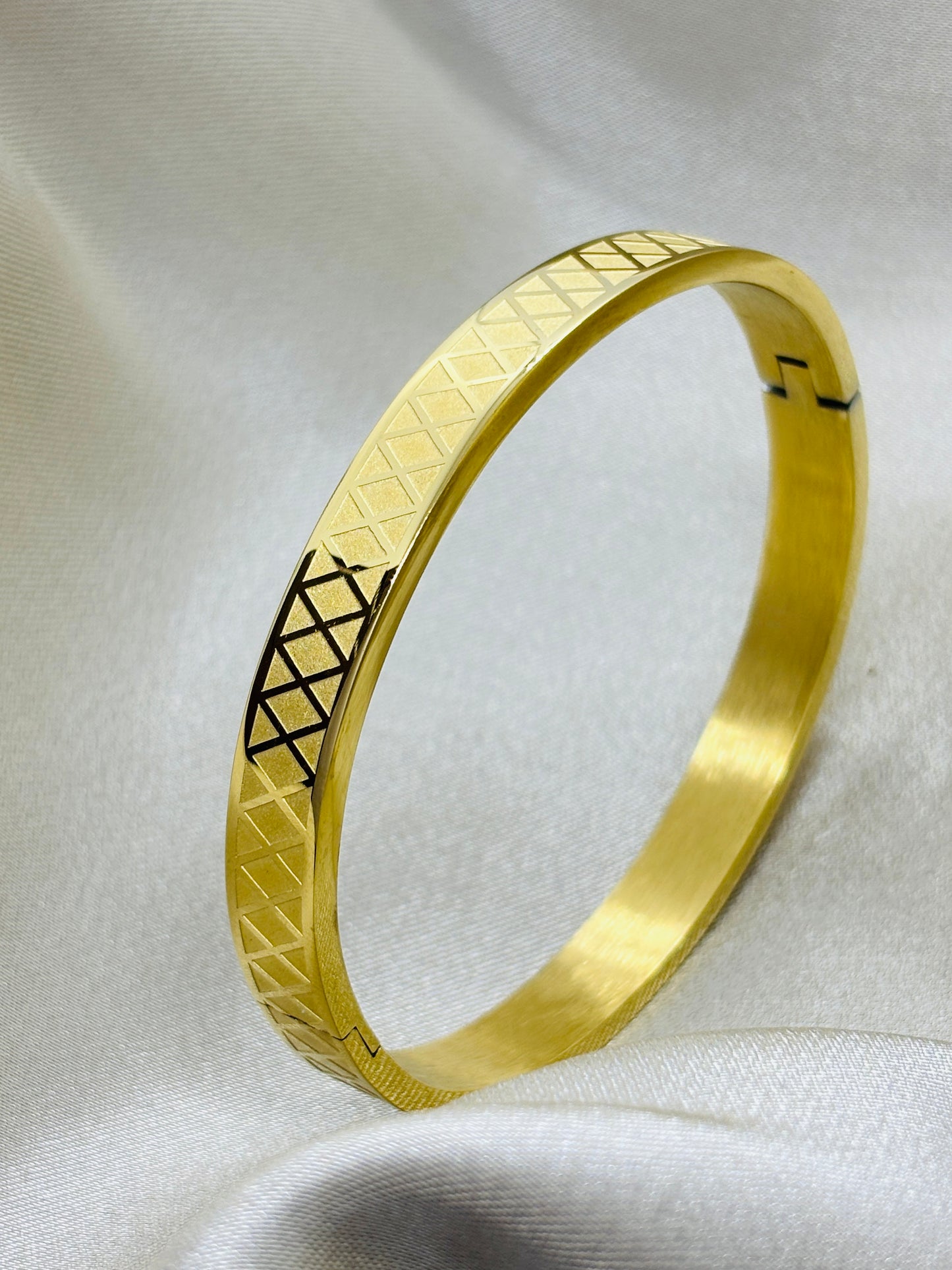 Radiant Texture Bracelet