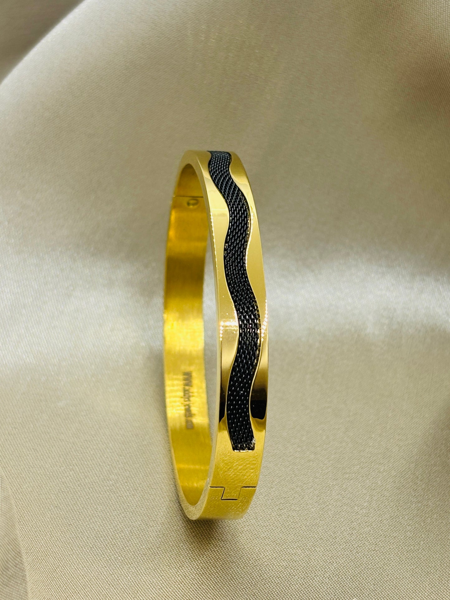 Auric Black Tide Bracelet