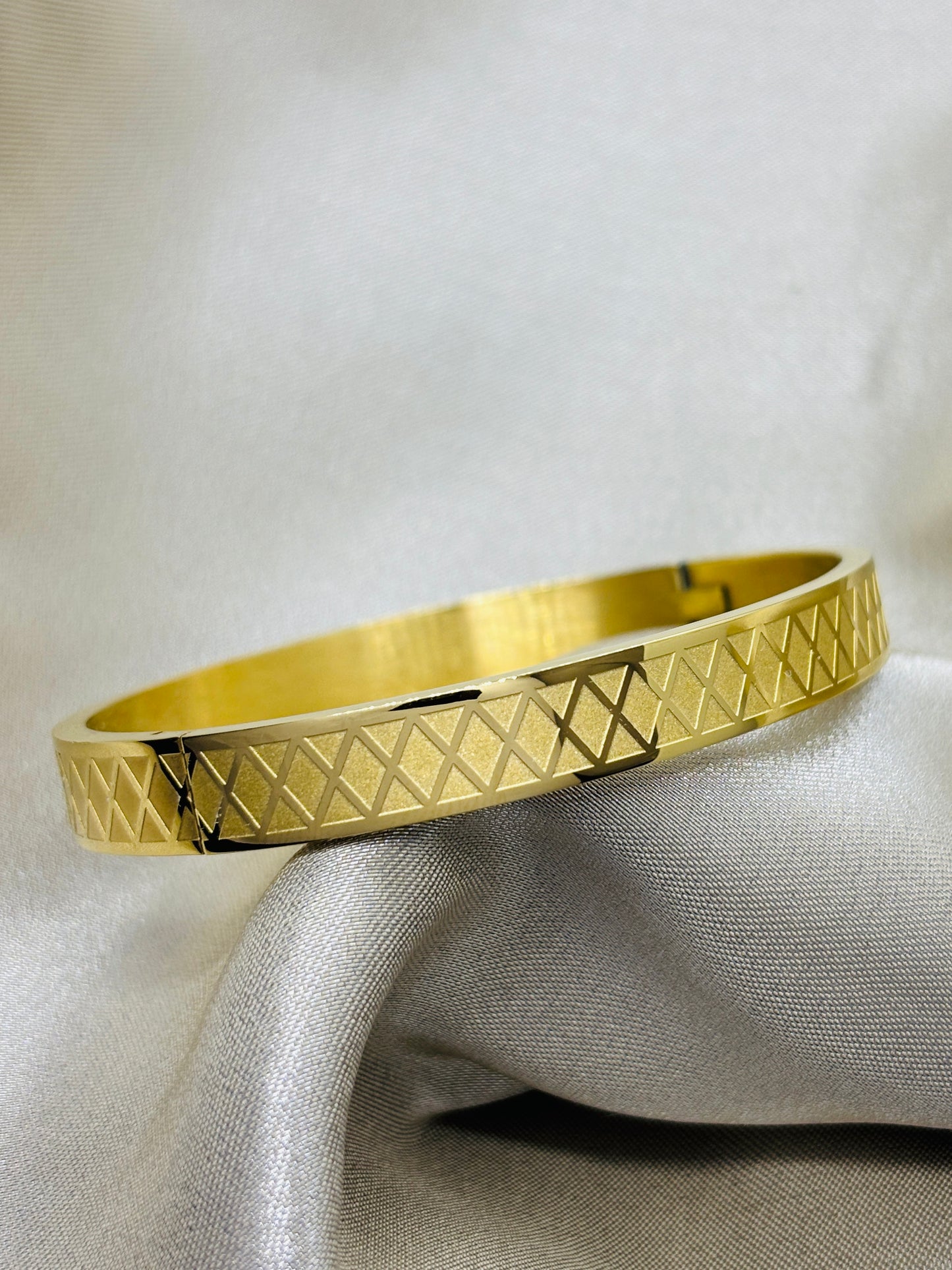 Radiant Texture Bracelet