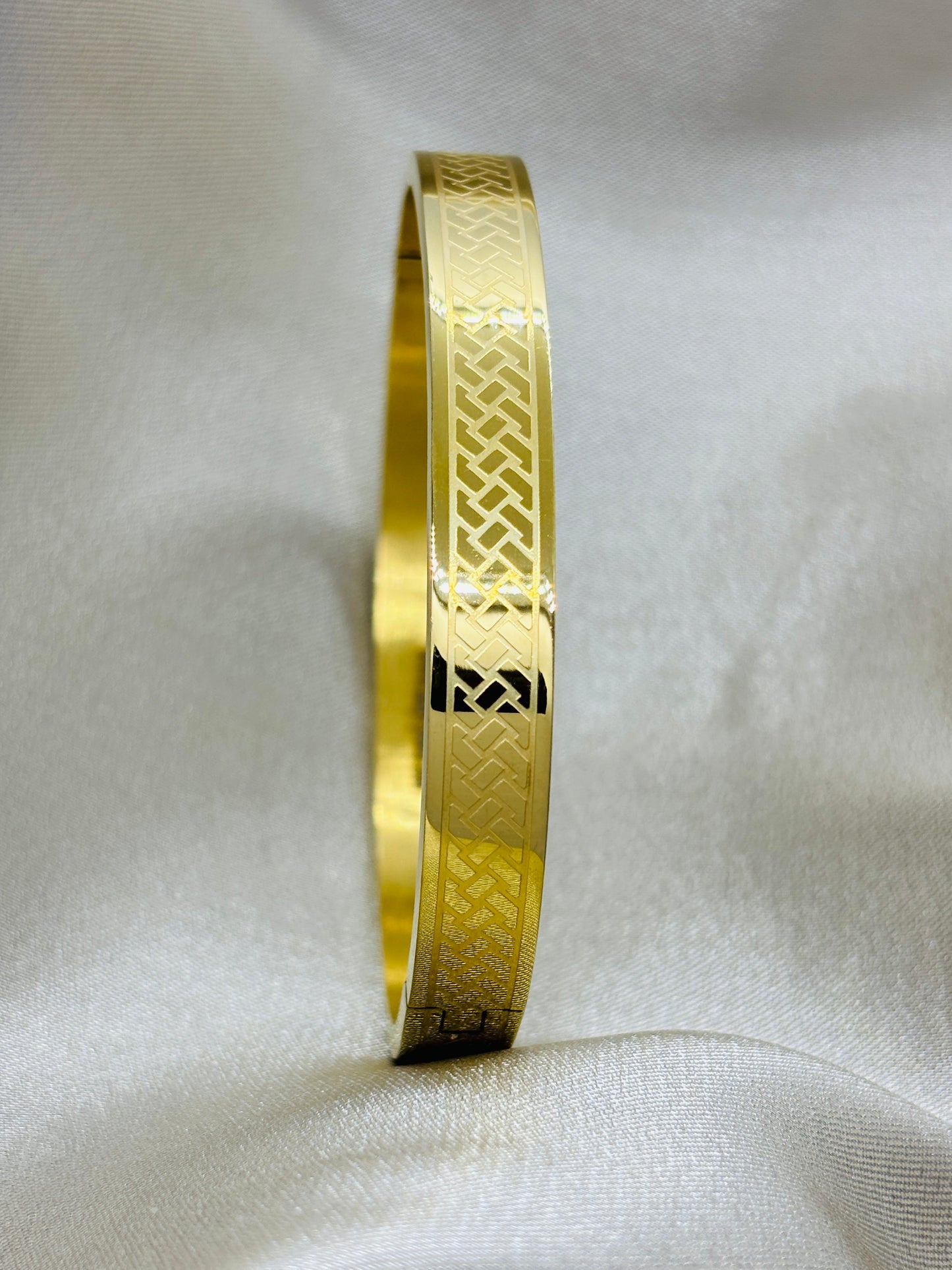 Eternal Knot Gold Bracelet