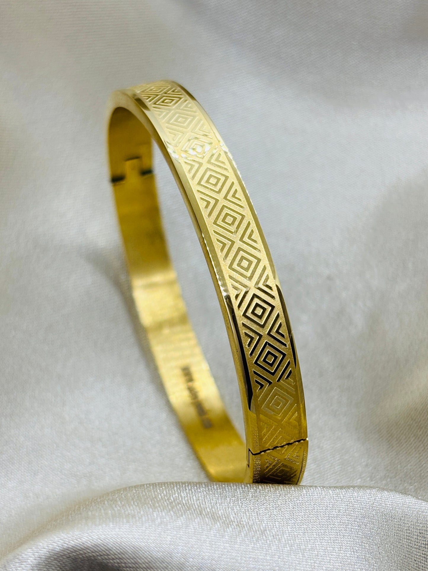 Timeless Texture Gold Bracelet