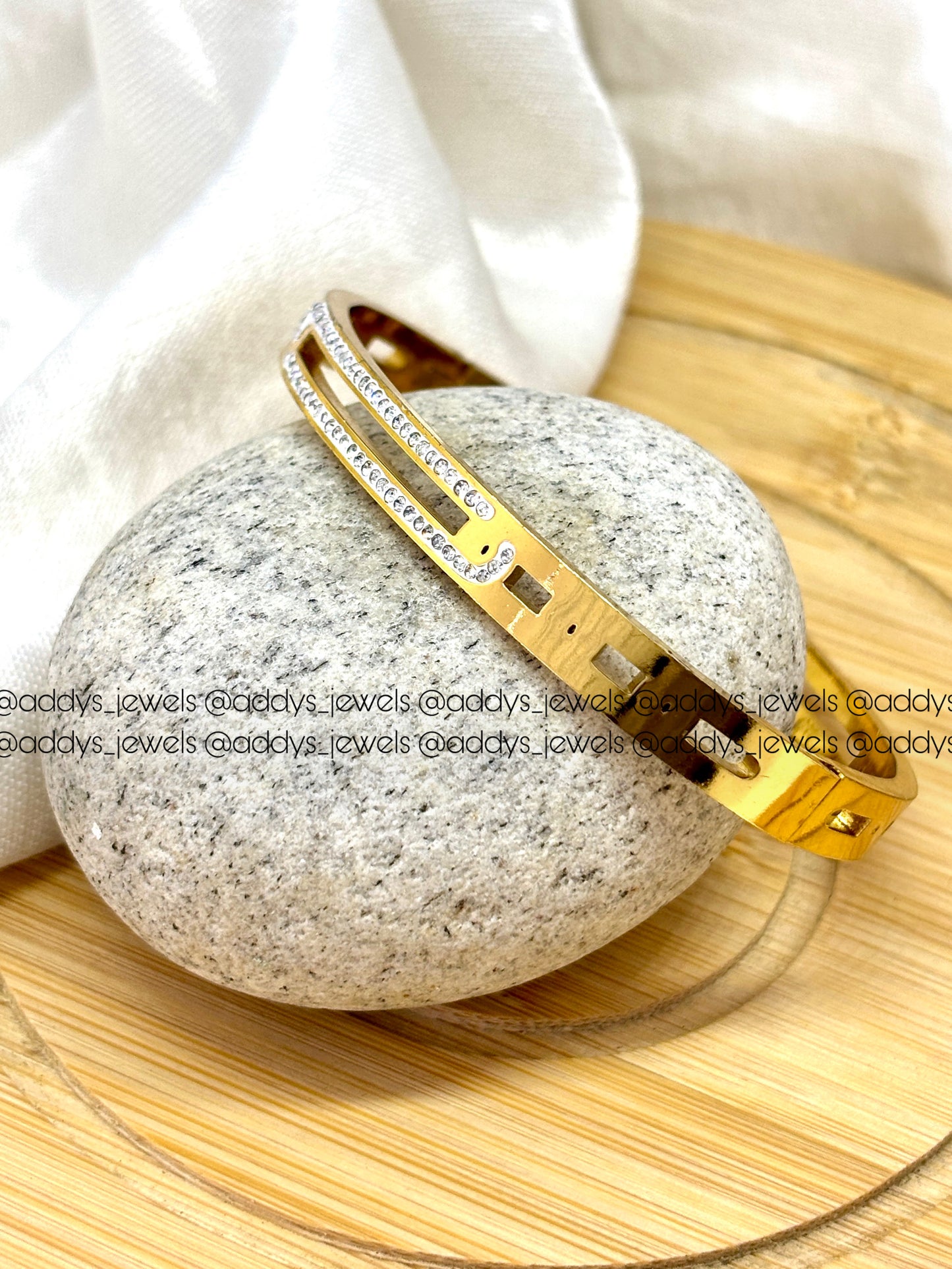 Minimal Love Bracelet