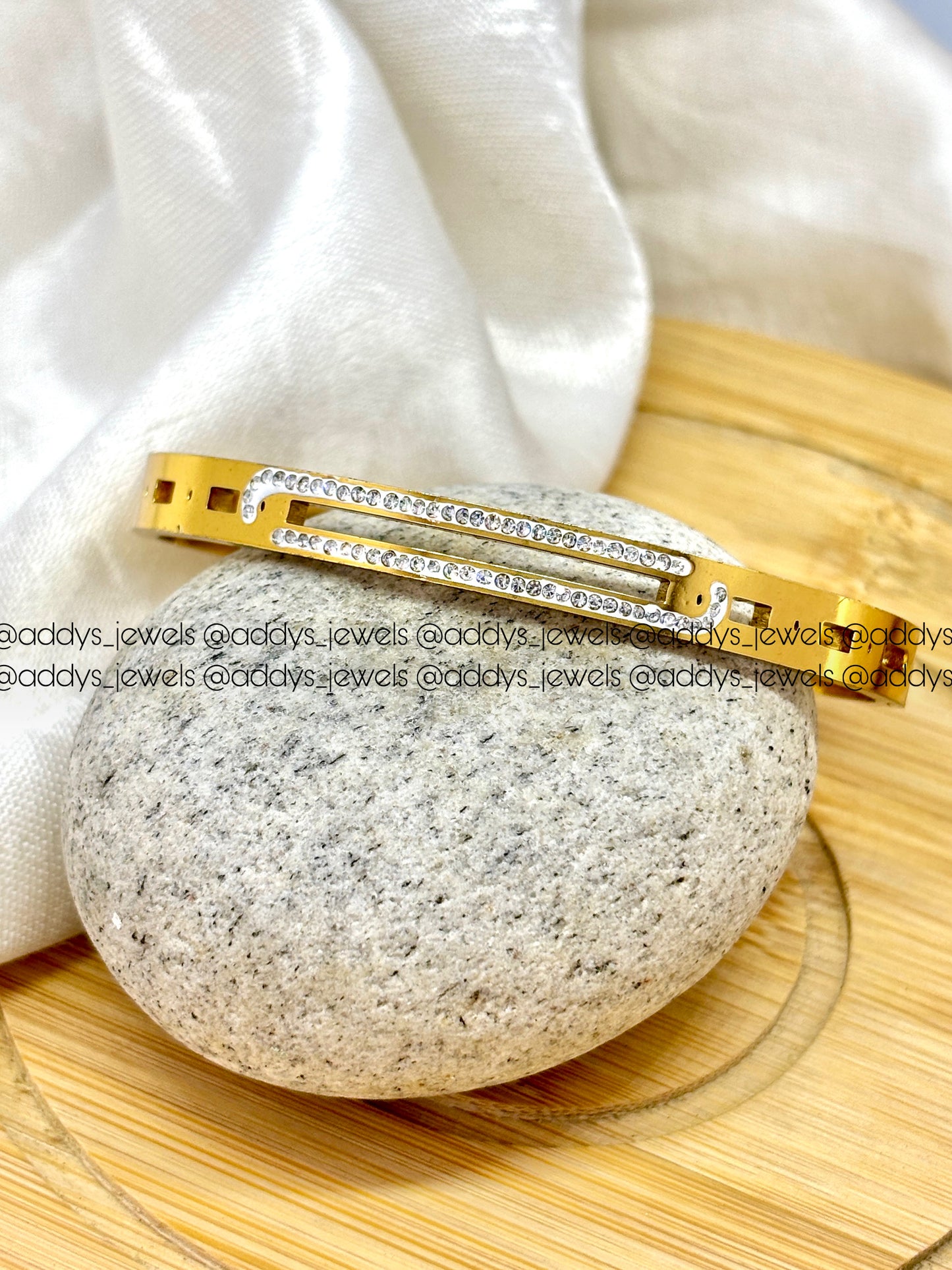 Minimal Love Bracelet