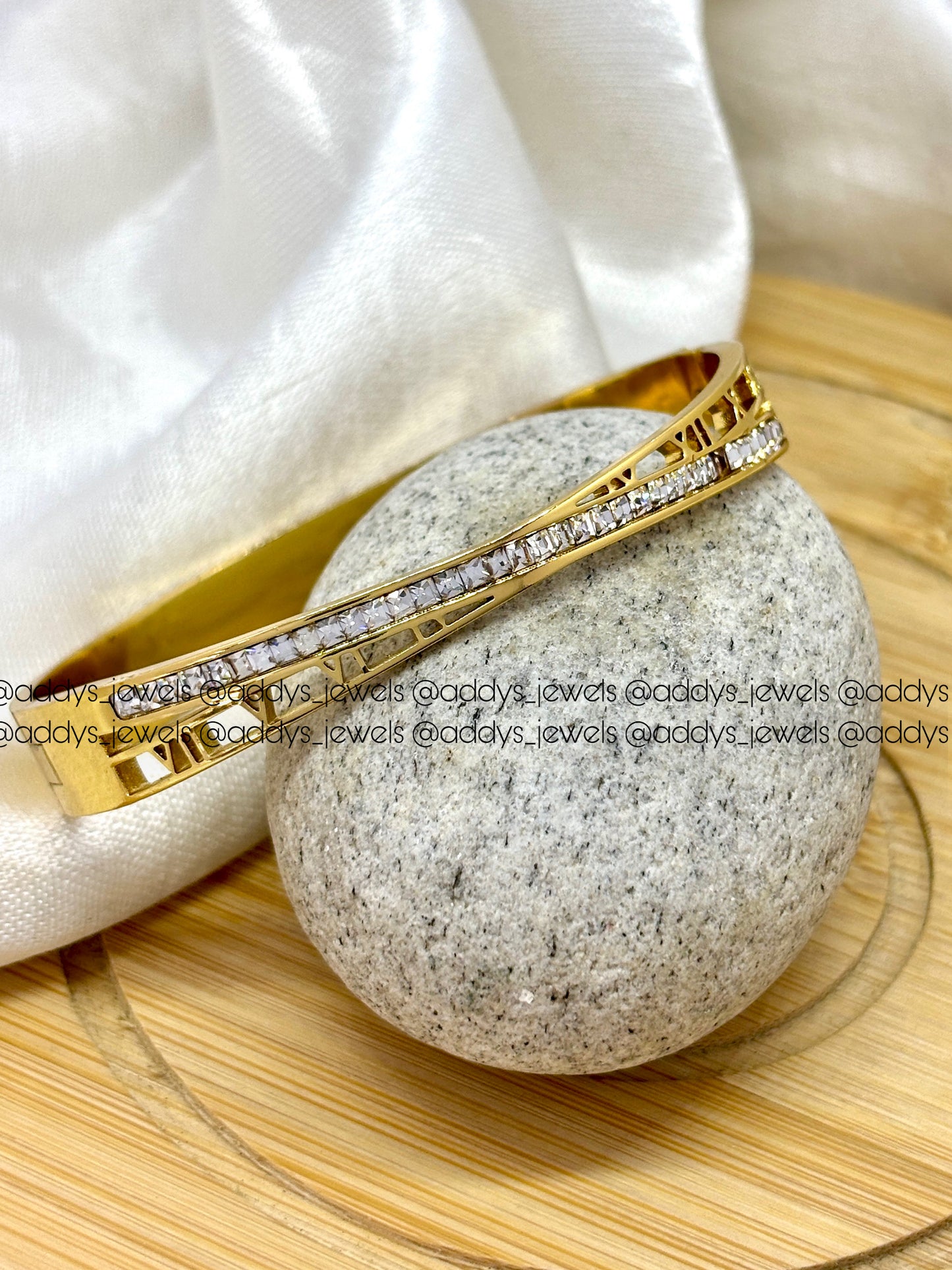 Queen’s Emblem Bracelet