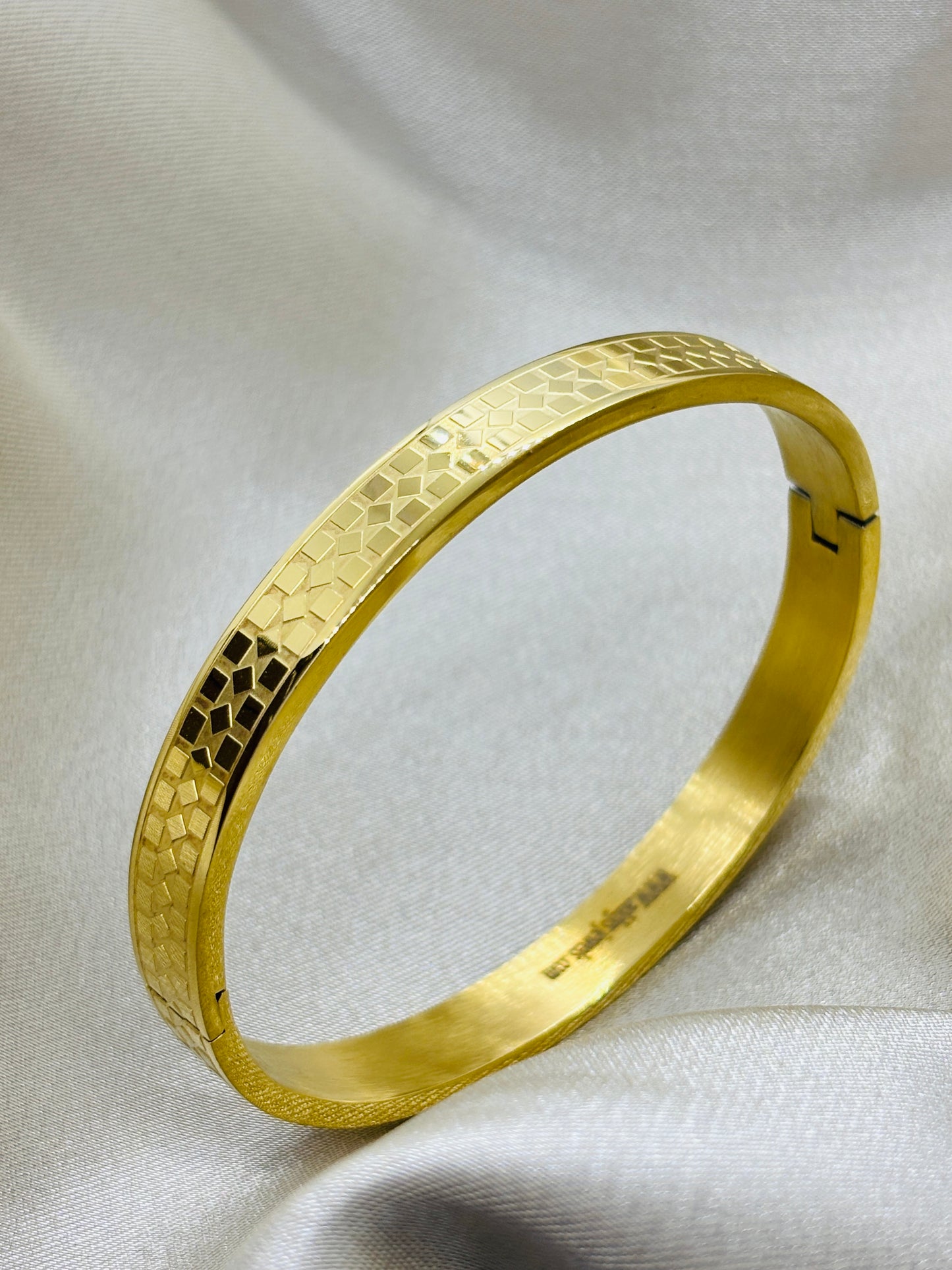 Chic Patterned Bracelet