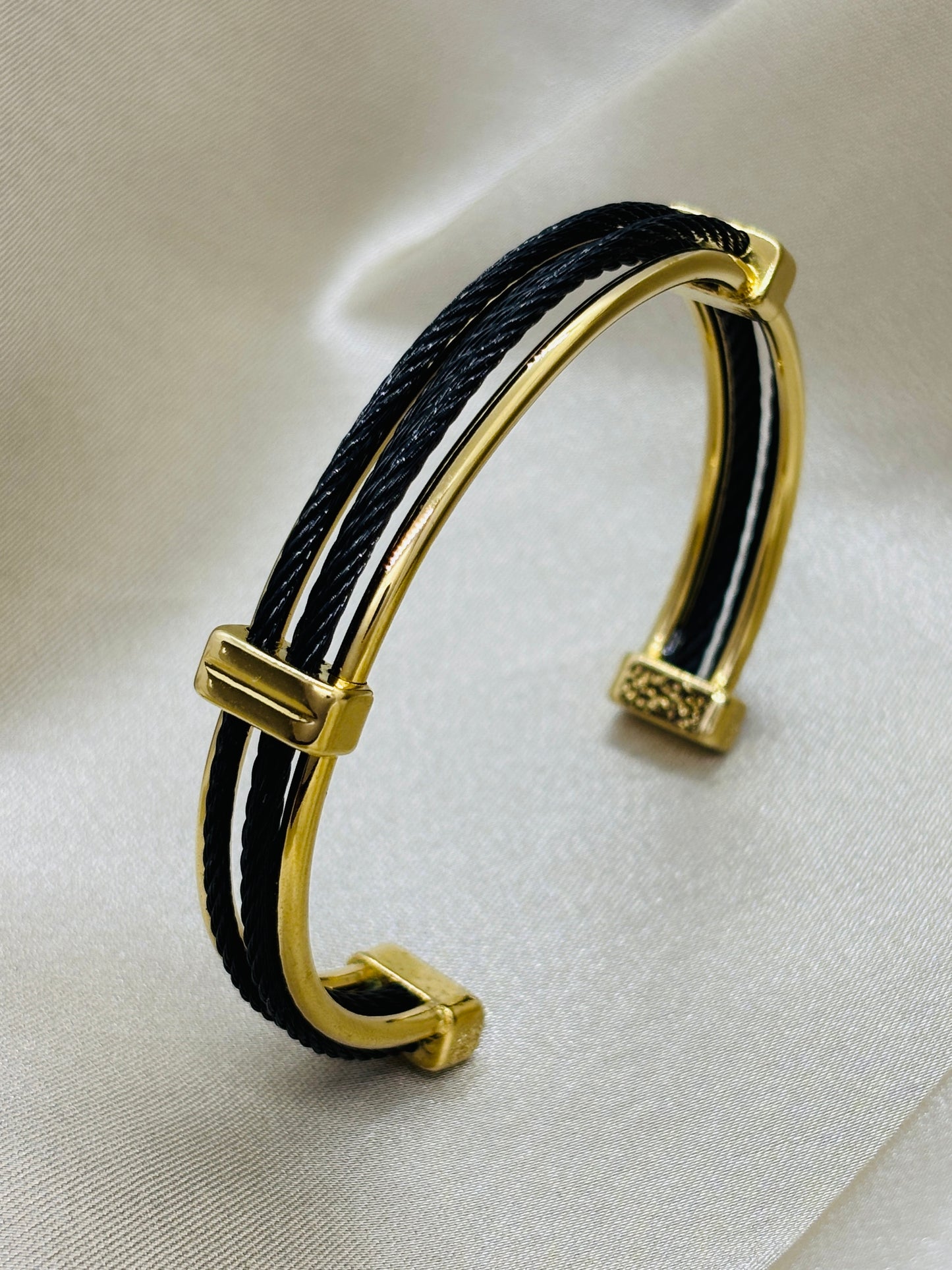 Golden Thread Elegance Bracelet
