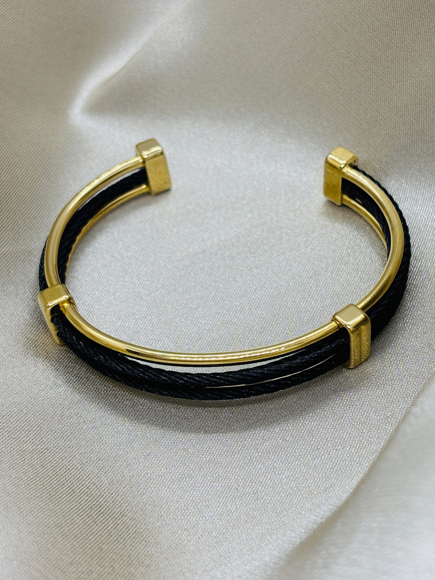 Golden Thread Elegance Bracelet