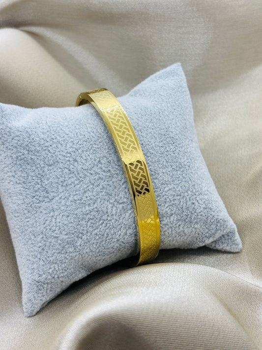 Eternal Knot Gold Bracelet