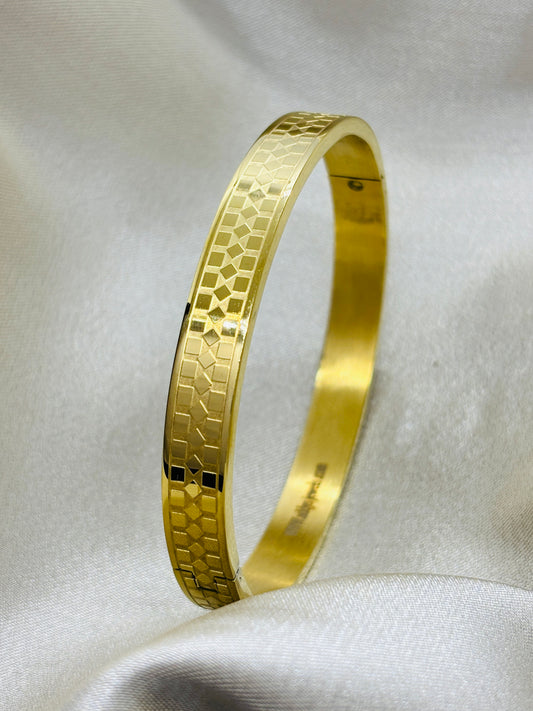 Chic Patterned Bracelet