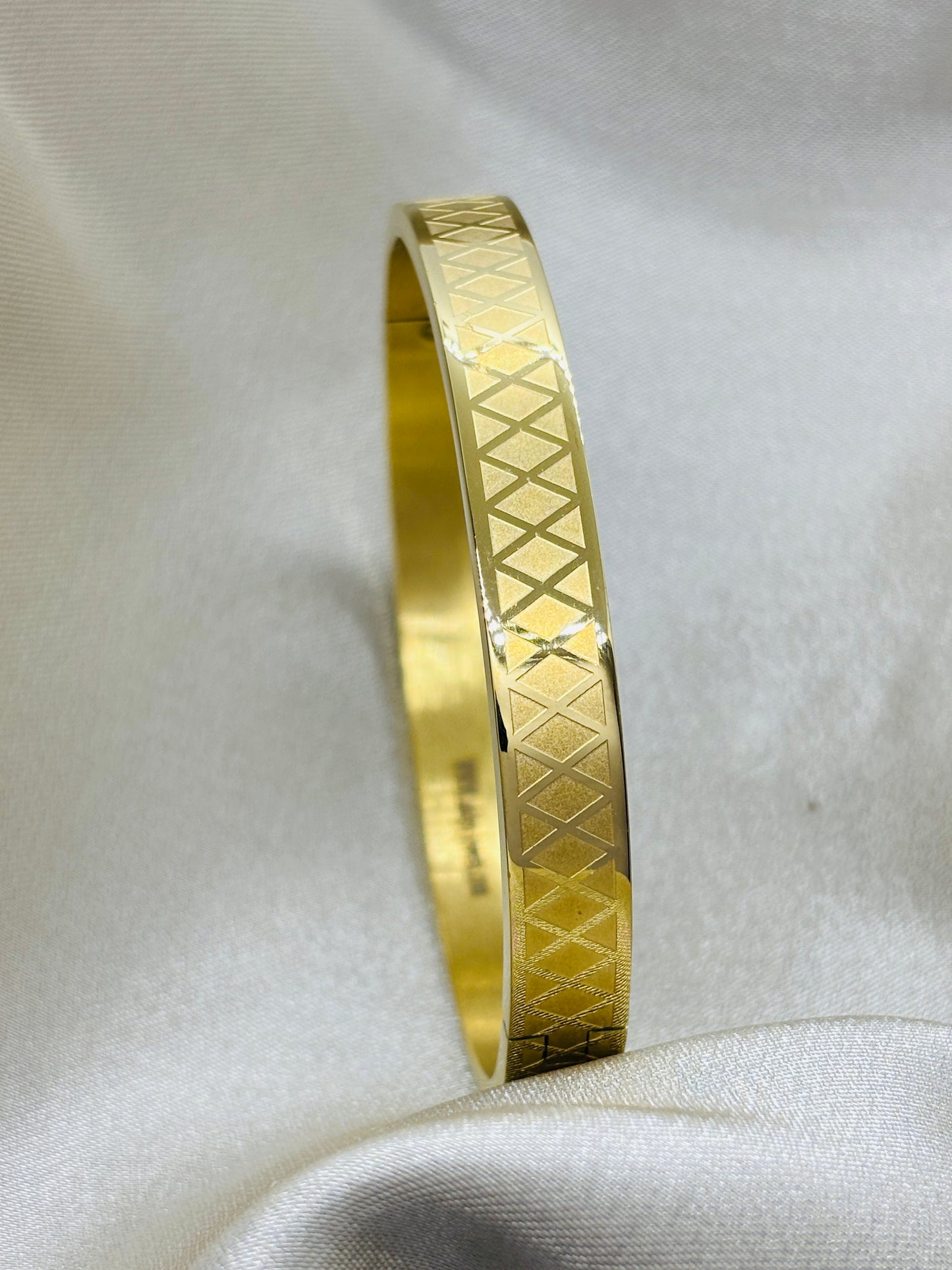 Radiant Texture Bracelet