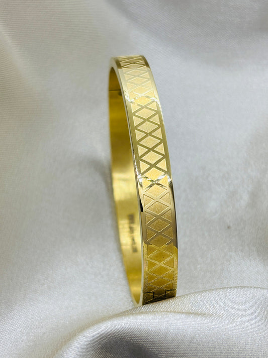 Radiant Texture Bracelet