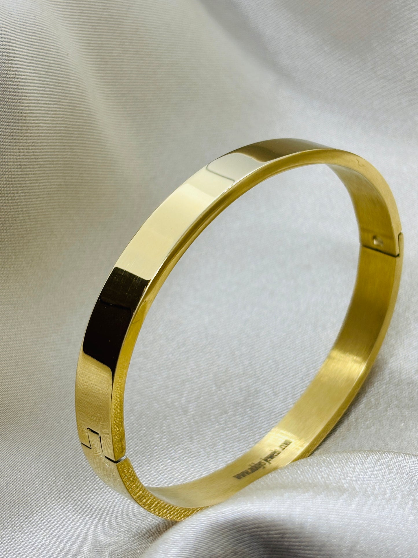 Plain Gold Bracelet