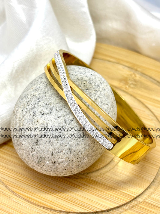 Golden Crest Bracelet