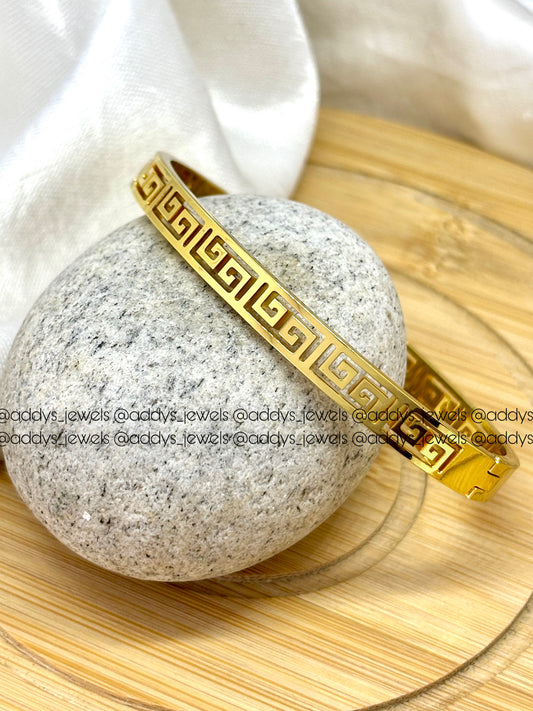 Golden Twist Slim Bracelet