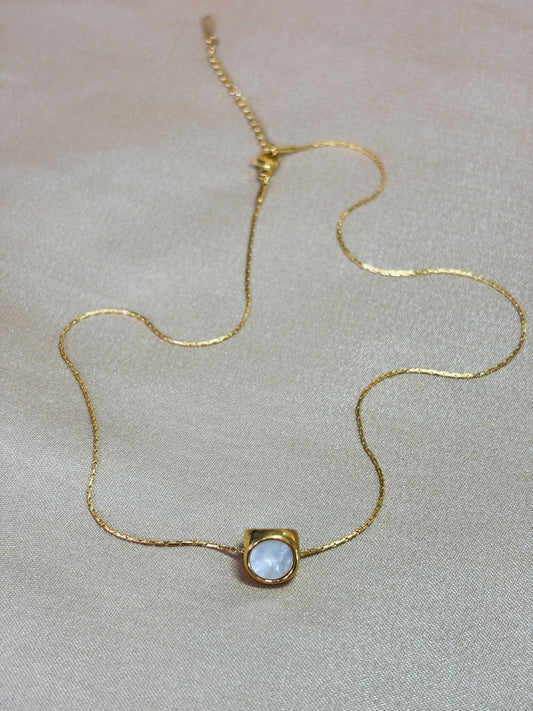 Minimal Barrel Necklace