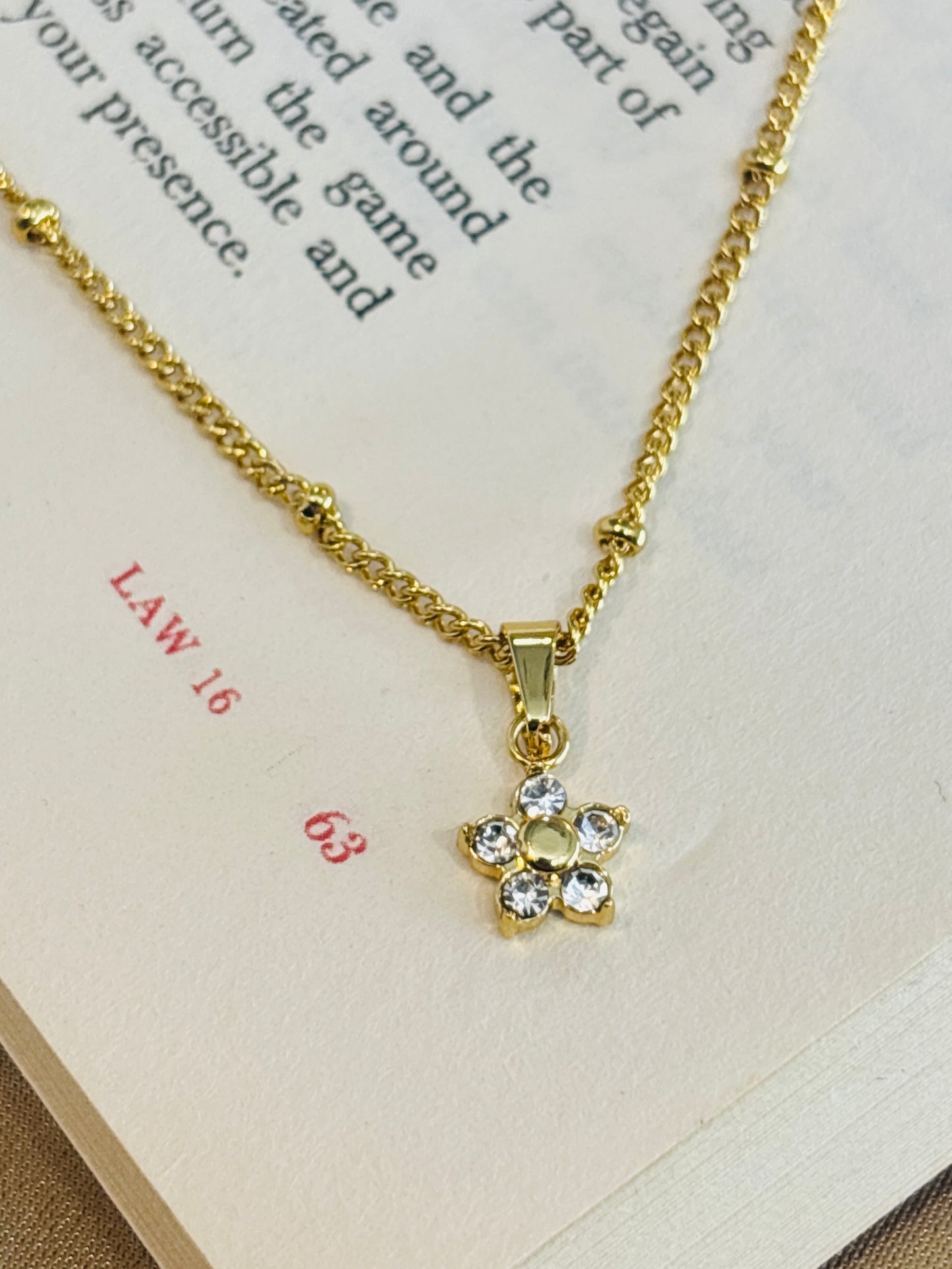 Floral Shine Necklace