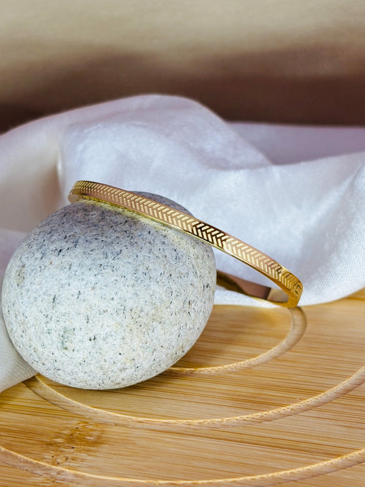Arrowline Gold Bracelet